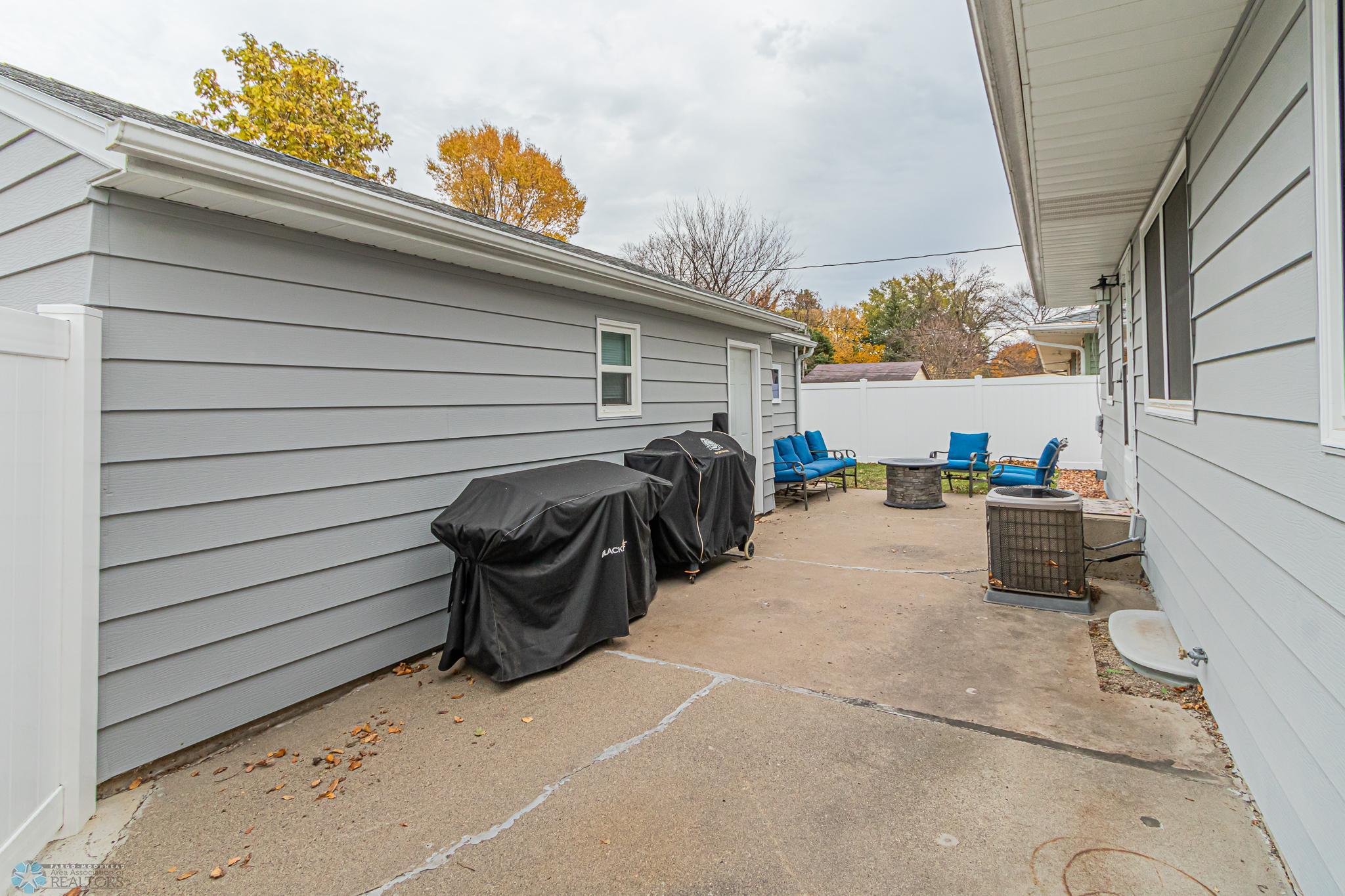 1304 17th Ave S, Moorhead, MN 56560-36.jpg