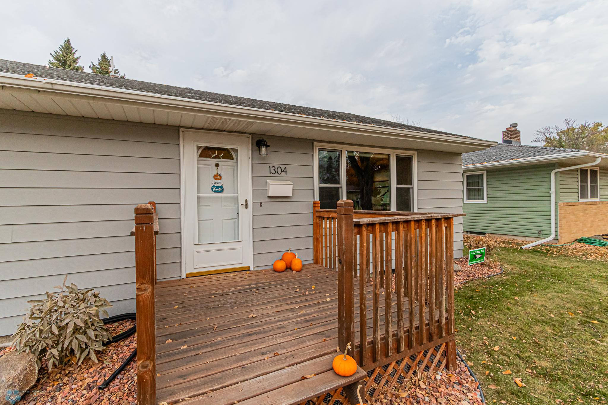 1304 17th Ave S, Moorhead, MN 56560-03.jpg