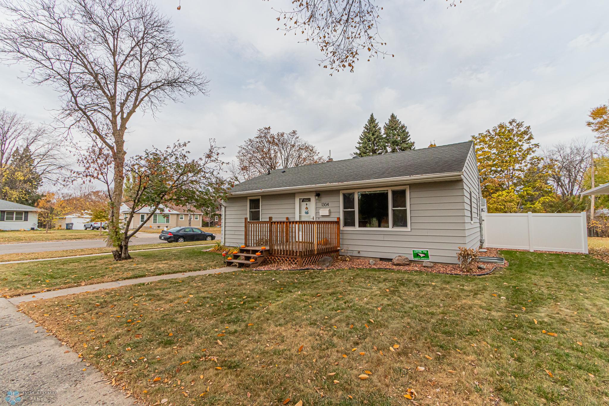 1304 17th Ave S, Moorhead, MN 56560-02.jpg