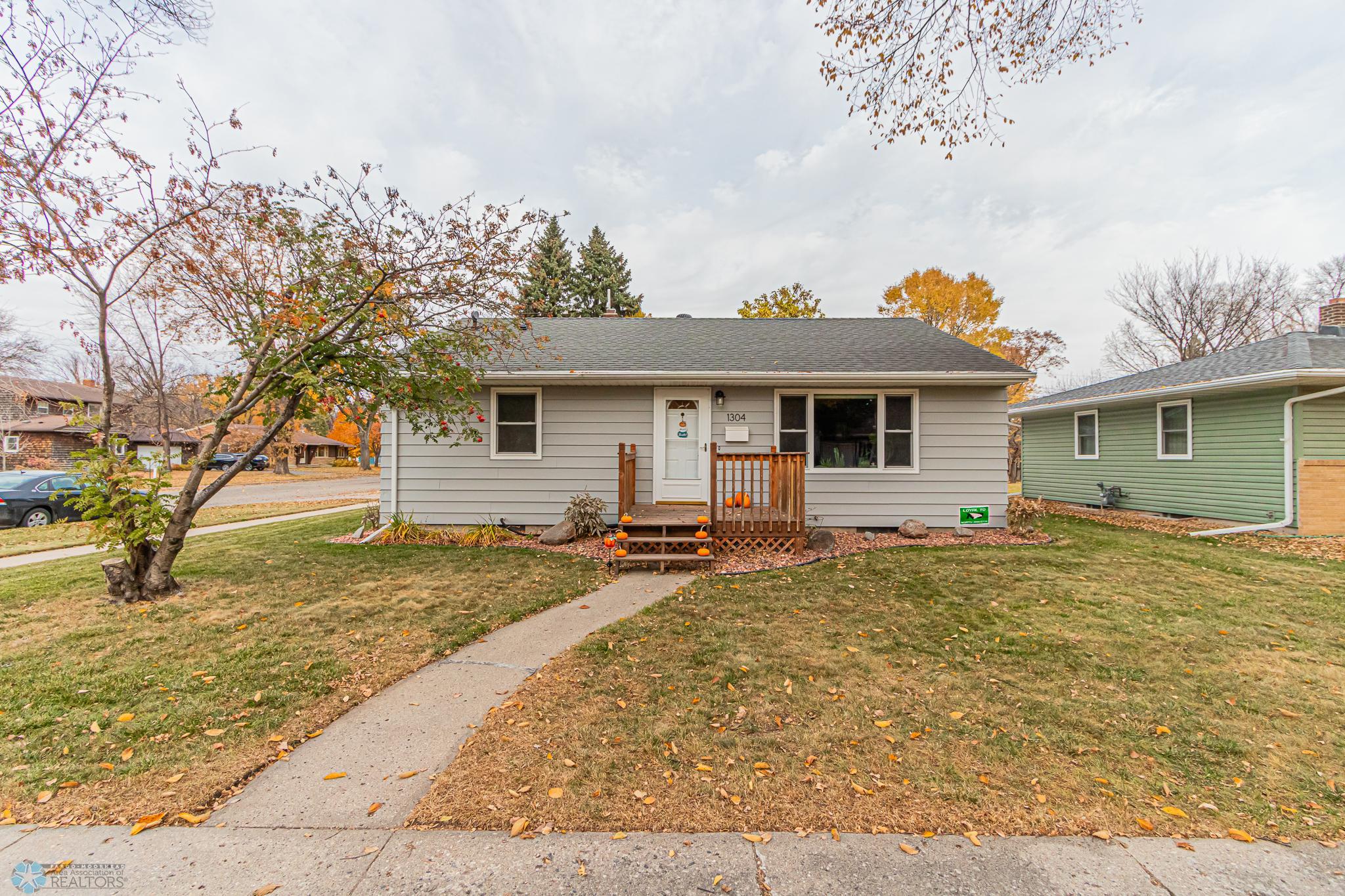 1304 17th Ave S, Moorhead, MN 56560-01.jpg