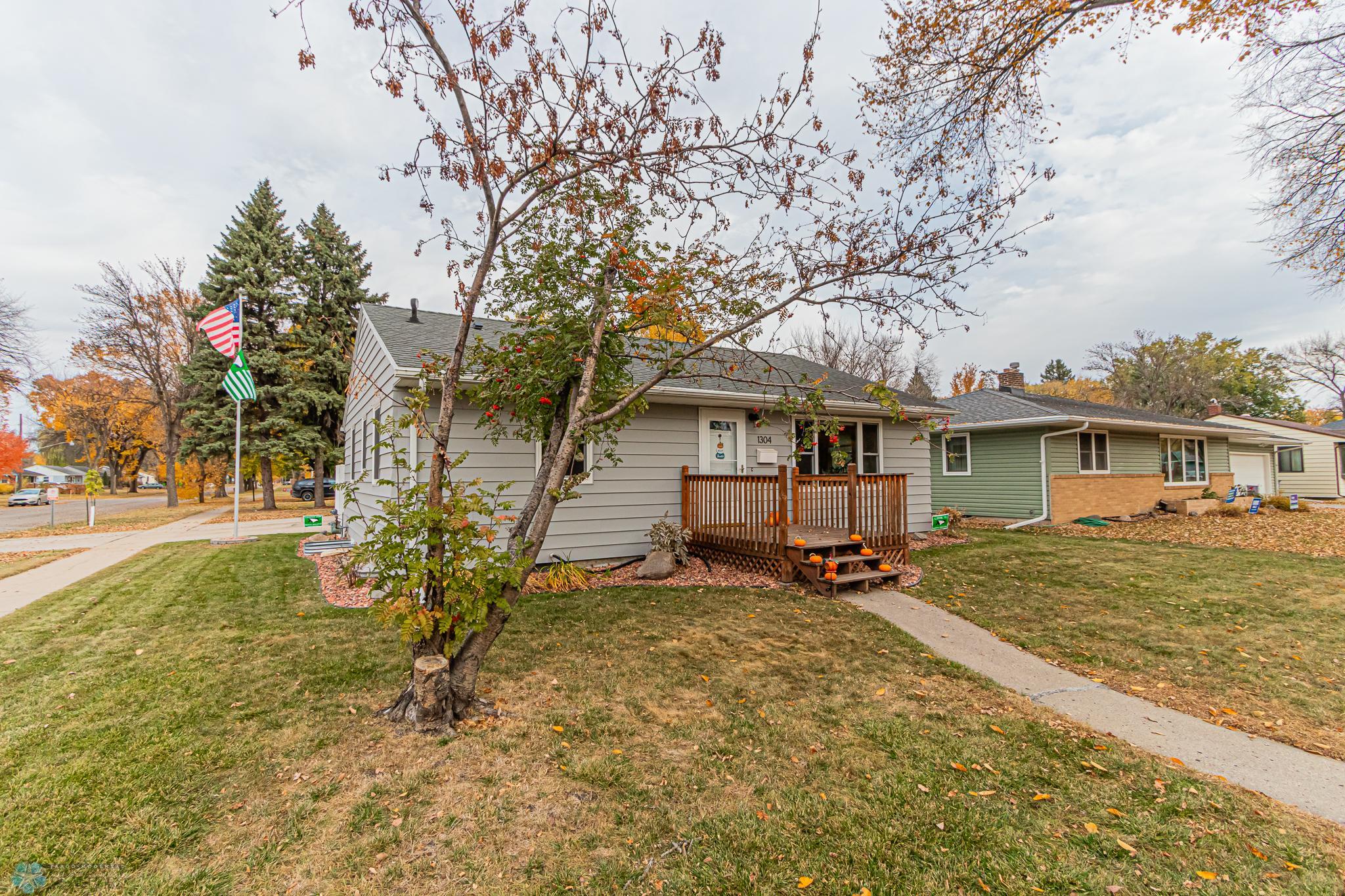 1304 17th Ave S, Moorhead, MN 56560-04.jpg
