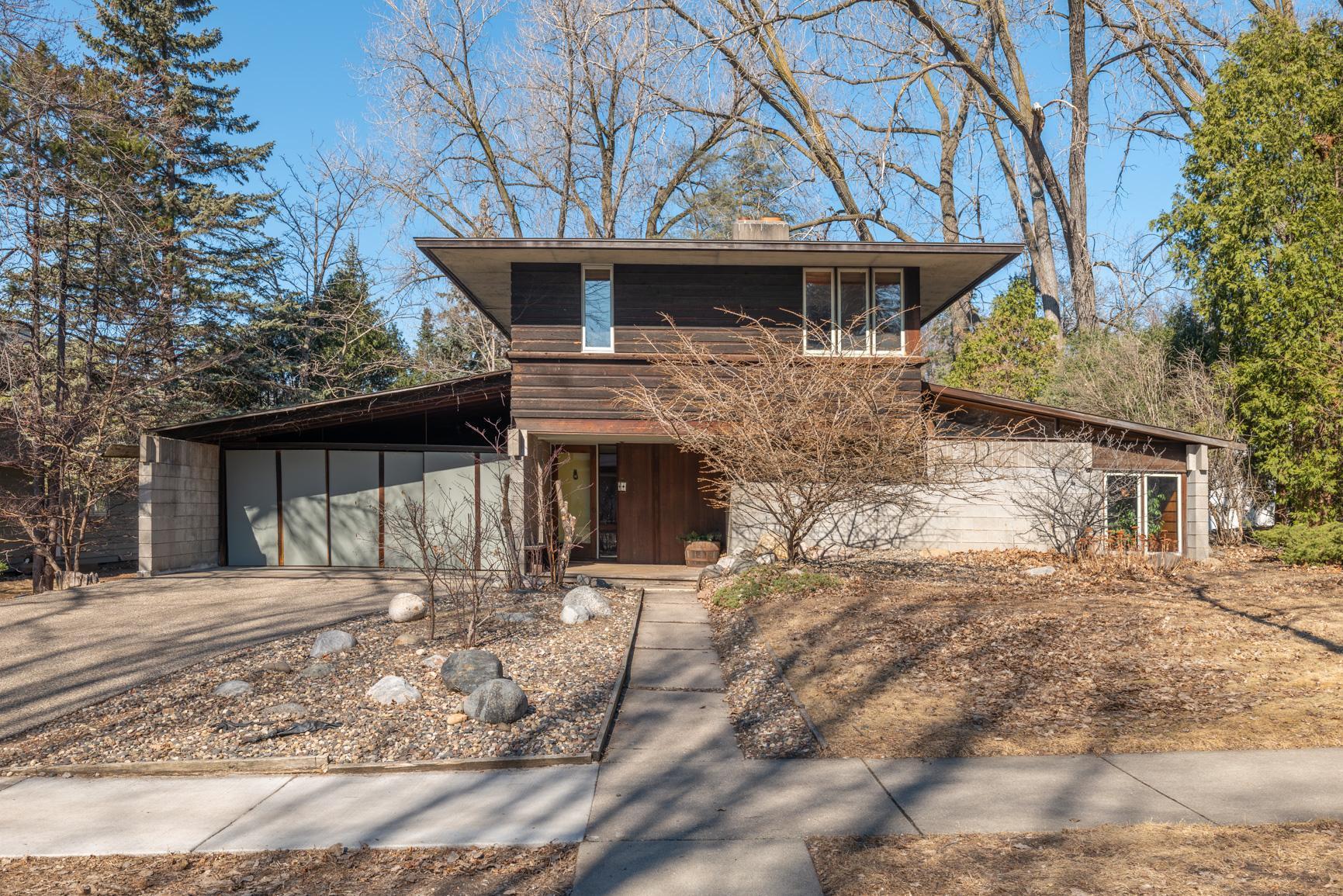 Welcome to 2123 Hoyt Ave W!