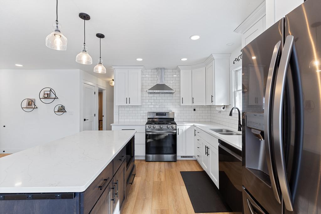 You won't complain cooking in this kitchen!