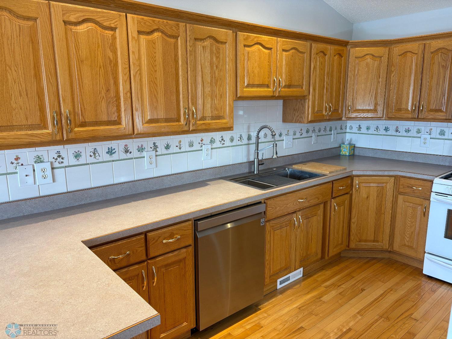 Kitchen beautiful oak cabinets and lots of counter space.jpg