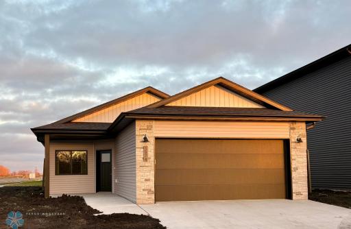 6574 68th Street S, Horace, ND 58047