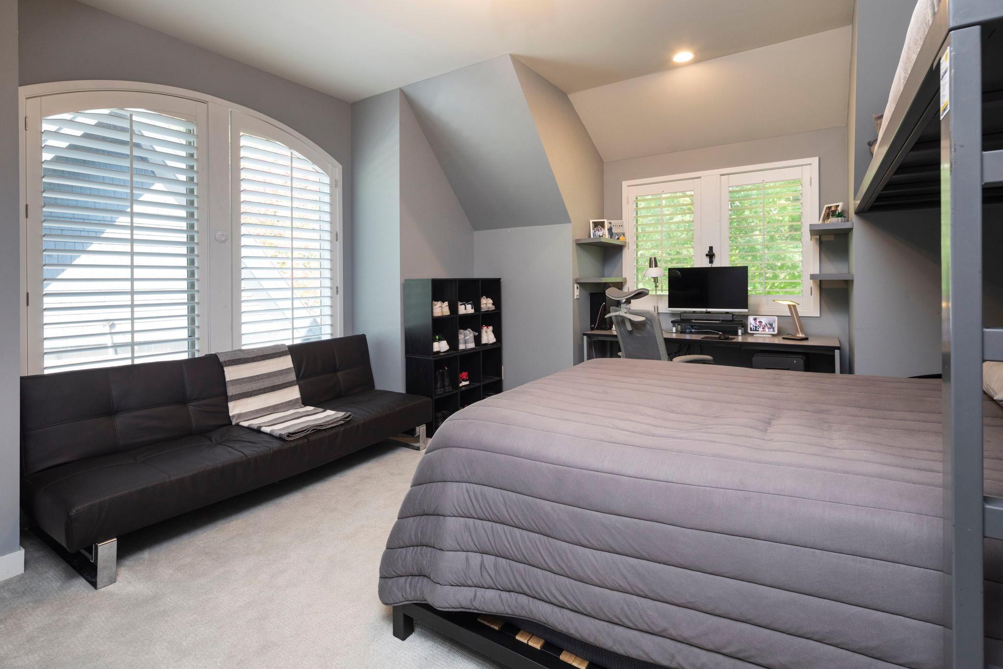 Each bedroom enjoys ensuite bath