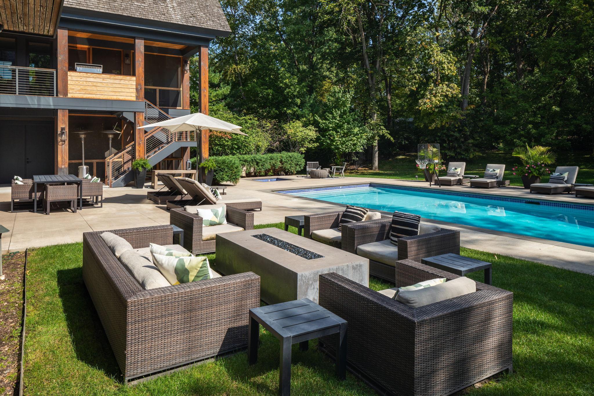 Lounge and entertain