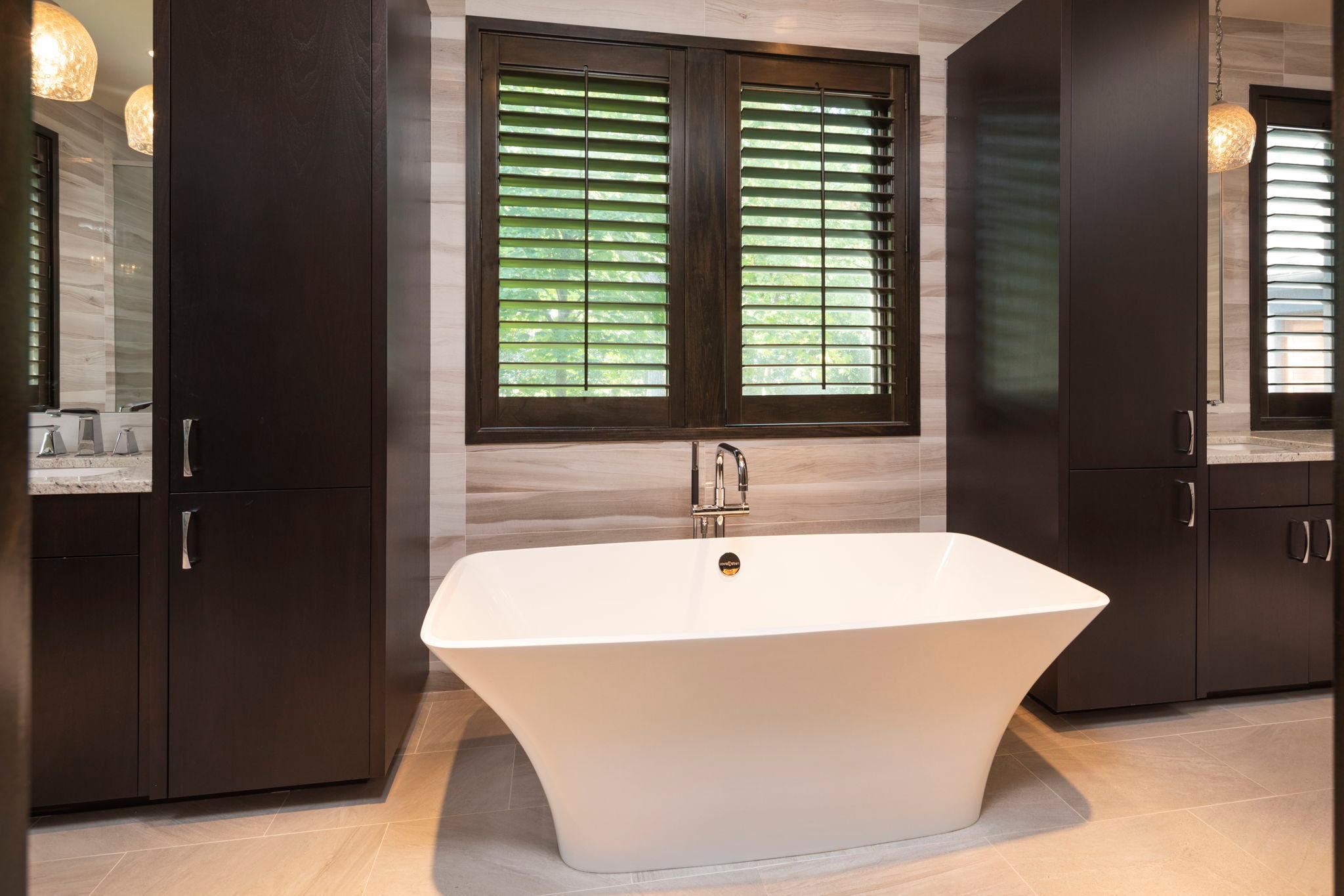 Primary-sumptuous soaking tub