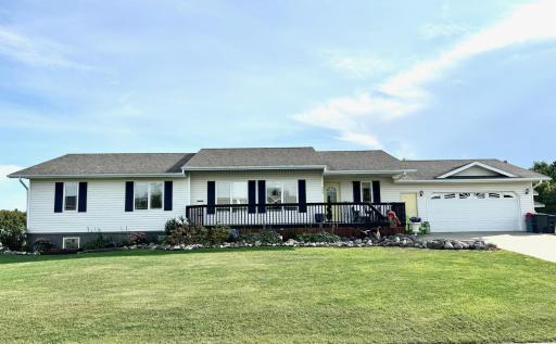 306 7th Street SW, Roseau, MN 56751