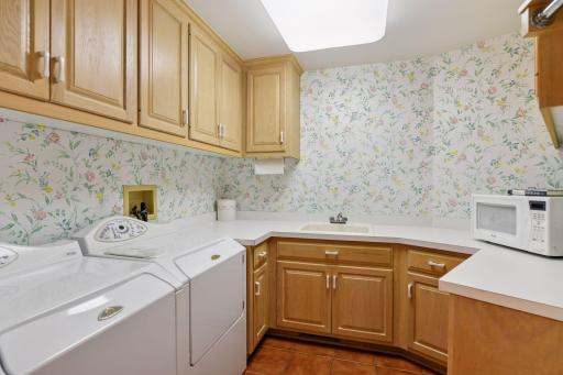 985 Edgewood Hill Road, Wayzata, MN 55391
