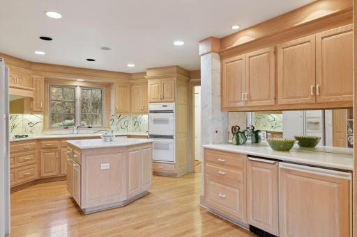 985 Edgewood Hill Road, Wayzata, MN 55391