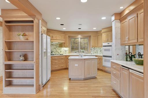 985 Edgewood Hill Road, Wayzata, MN 55391