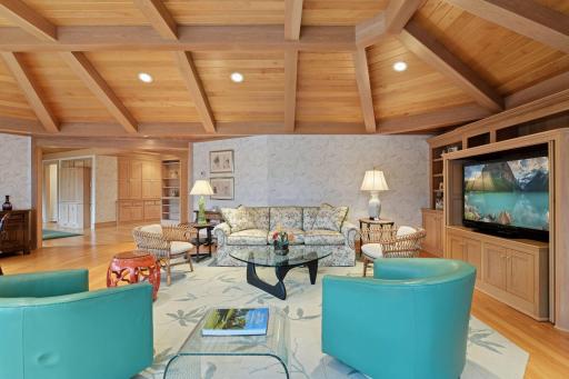 985 Edgewood Hill Road, Wayzata, MN 55391