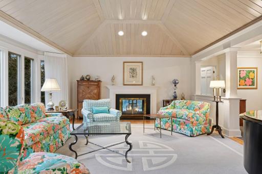 985 Edgewood Hill Road, Wayzata, MN 55391