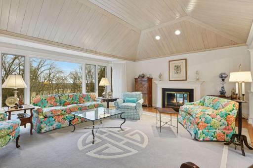 985 Edgewood Hill Road, Wayzata, MN 55391