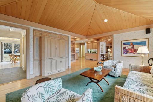 985 Edgewood Hill Road, Wayzata, MN 55391
