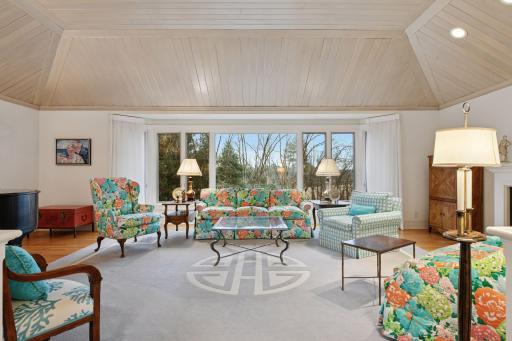 985 Edgewood Hill Road, Wayzata, MN 55391