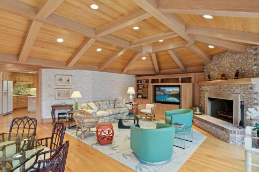 985 Edgewood Hill Road, Wayzata, MN 55391
