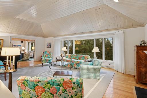 985 Edgewood Hill Road, Wayzata, MN 55391