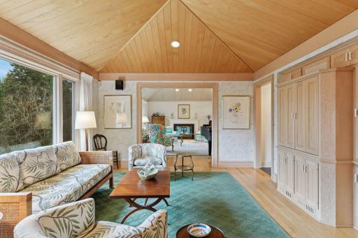 985 Edgewood Hill Road, Wayzata, MN 55391