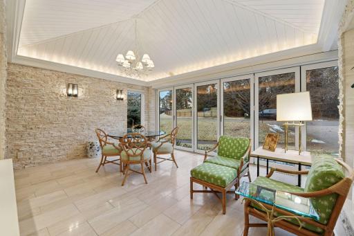 985 Edgewood Hill Road, Wayzata, MN 55391