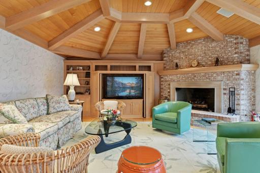 985 Edgewood Hill Road, Wayzata, MN 55391