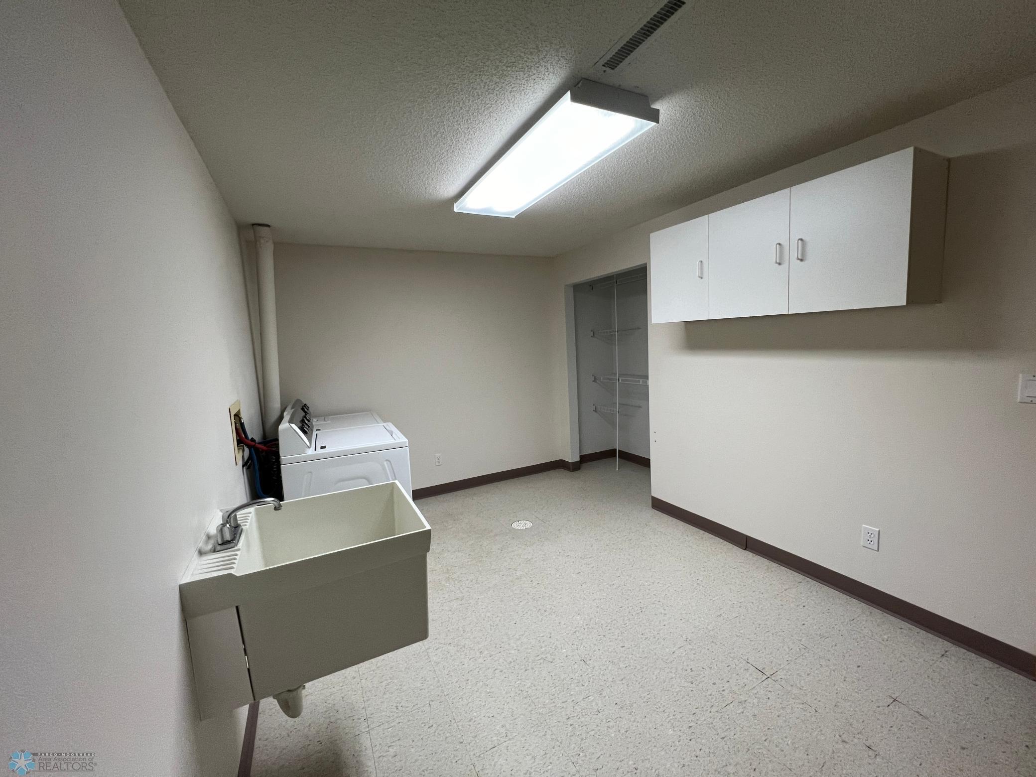 Huge Laundry Room/lots of storage