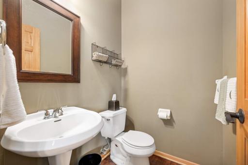7509 Bent Bow Trail, Chanhassen, MN 55317