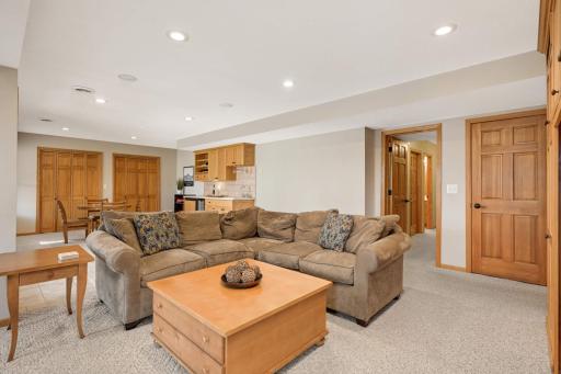 7509 Bent Bow Trail, Chanhassen, MN 55317