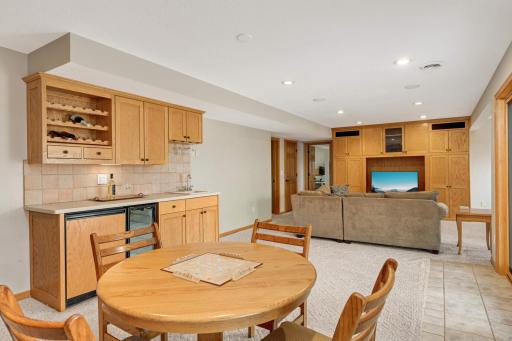 7509 Bent Bow Trail, Chanhassen, MN 55317