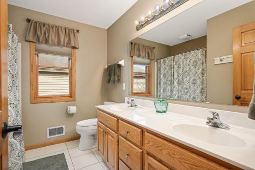 7509 Bent Bow Trail, Chanhassen, MN 55317