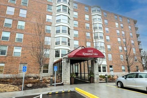 Entrance to Kenwood Isles with newly paved guest parking