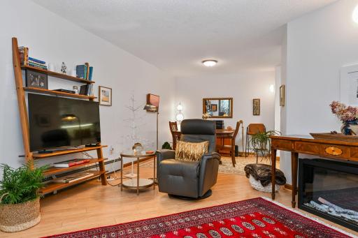 15-web-or-mls- 1425 W 28th St 005Full.jpg