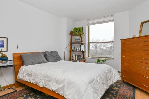 21-web-or-mls- 1425 W 28th St 011Full.jpg