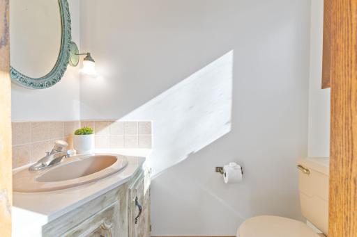 Main Level 1/2 Bath!