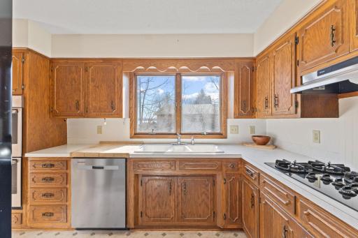 Kitchen Window Lake Views!