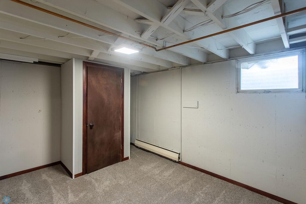 Bedroom basement no egress