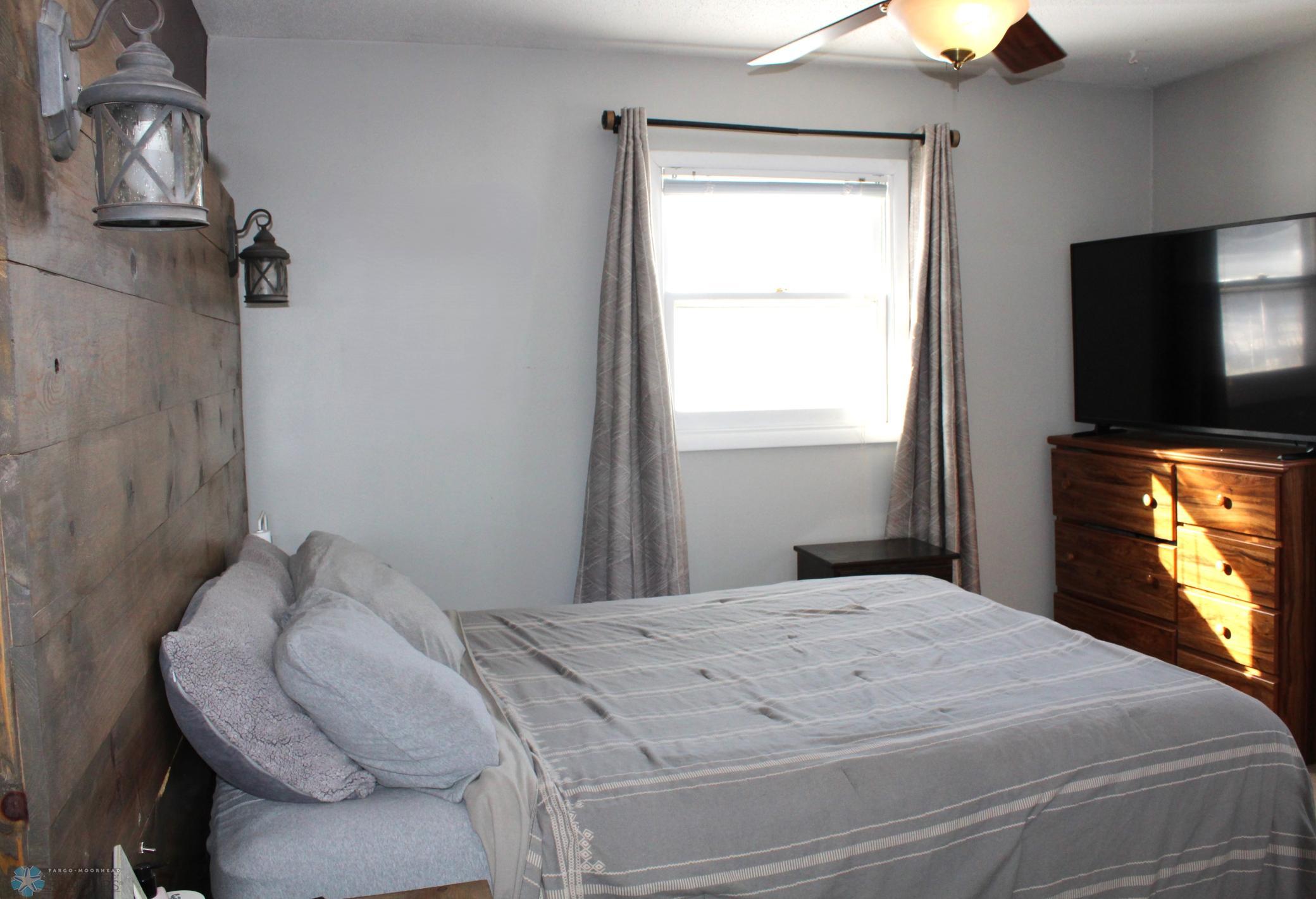 Upper NW bedroom