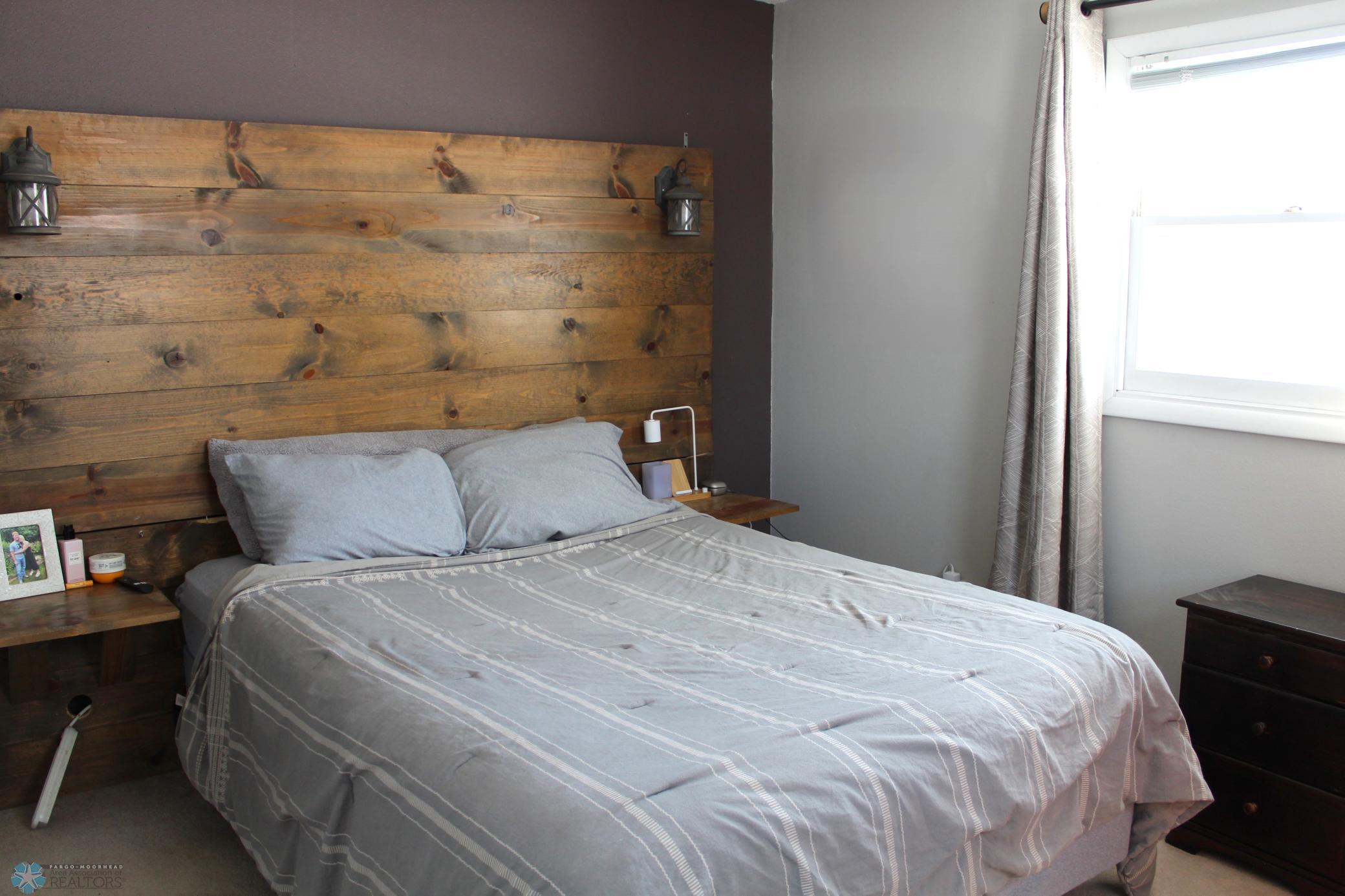 Upper NW bedroom