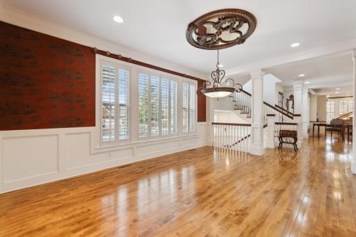 18808 Bearpath Trail, Eden Prairie, MN 55347
