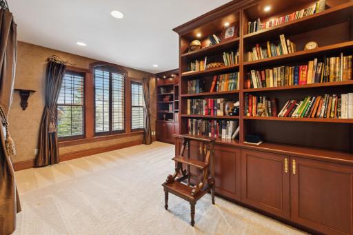 18808 Bearpath Trail, Eden Prairie, MN 55347