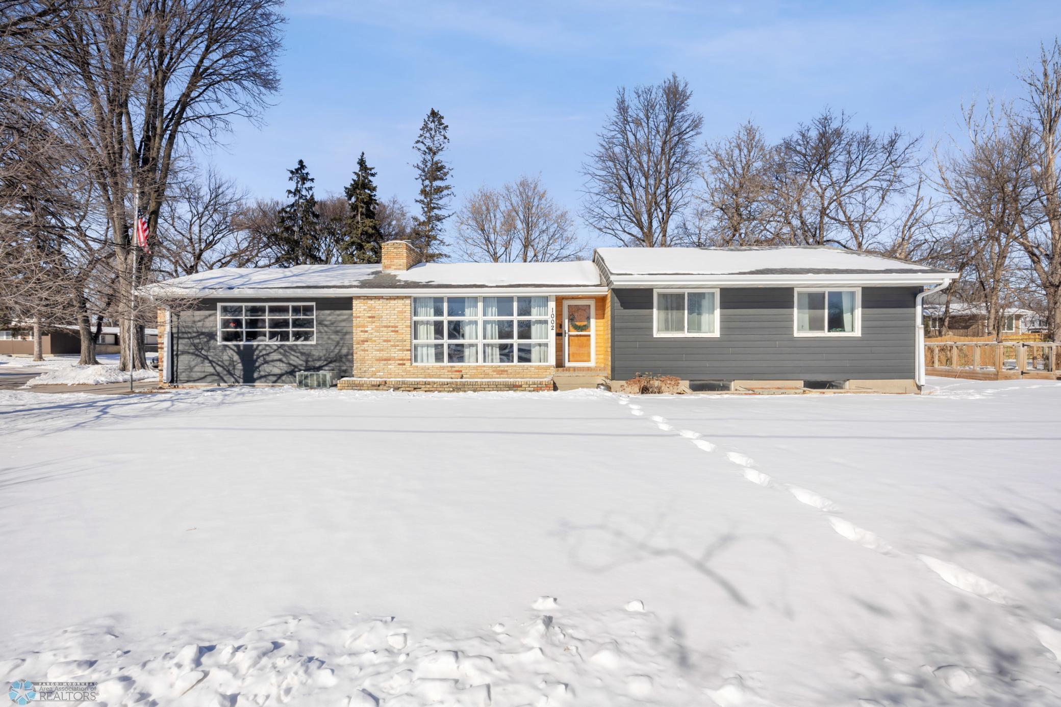 1002 12th Avenue S, Moorhead, MN 56560