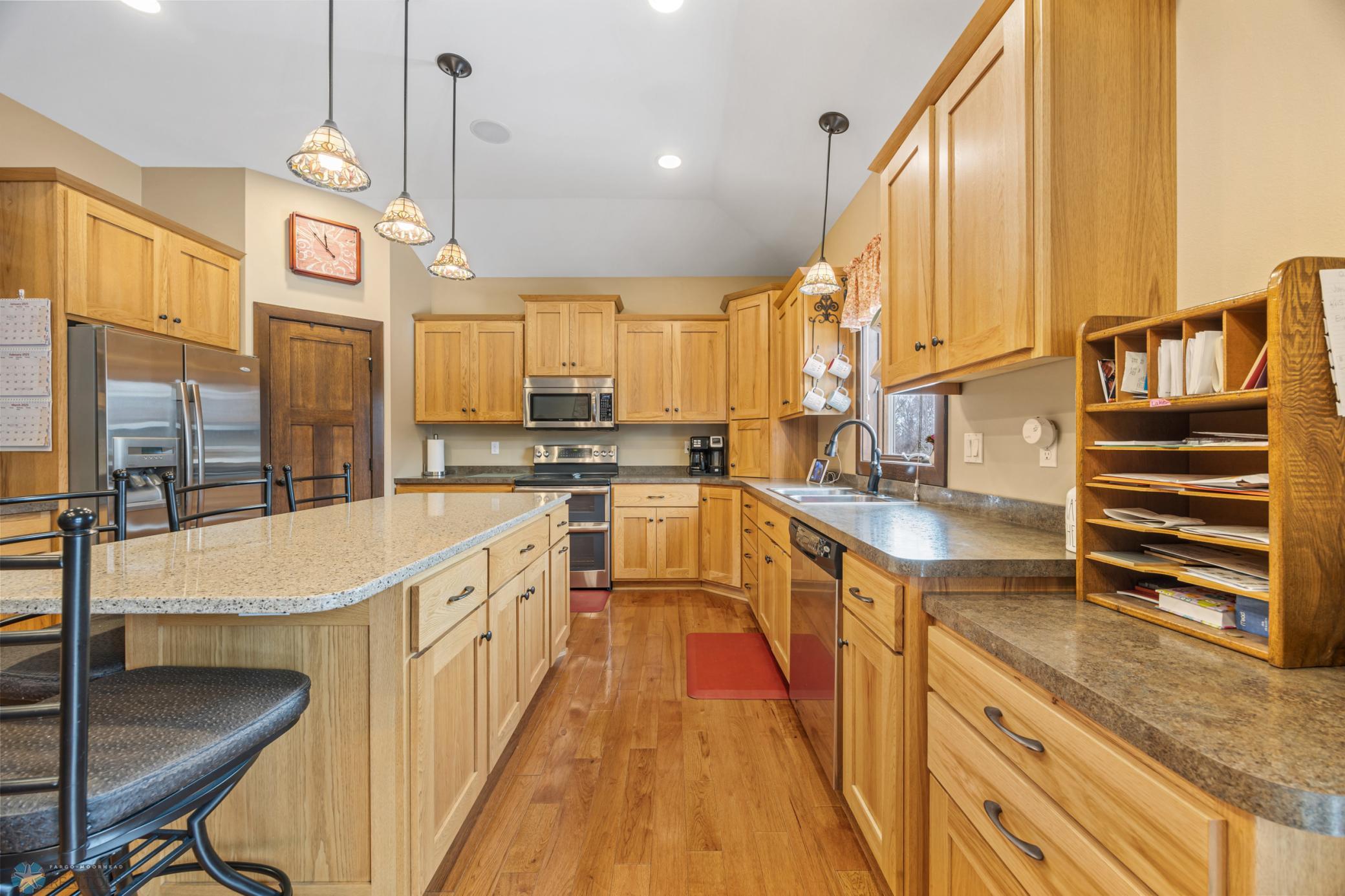 Kitchen - Quatrz Counter on Island