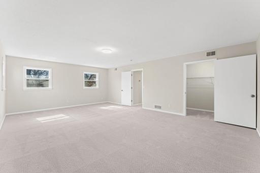 1128 County Road B E, Saint Paul, MN 55109