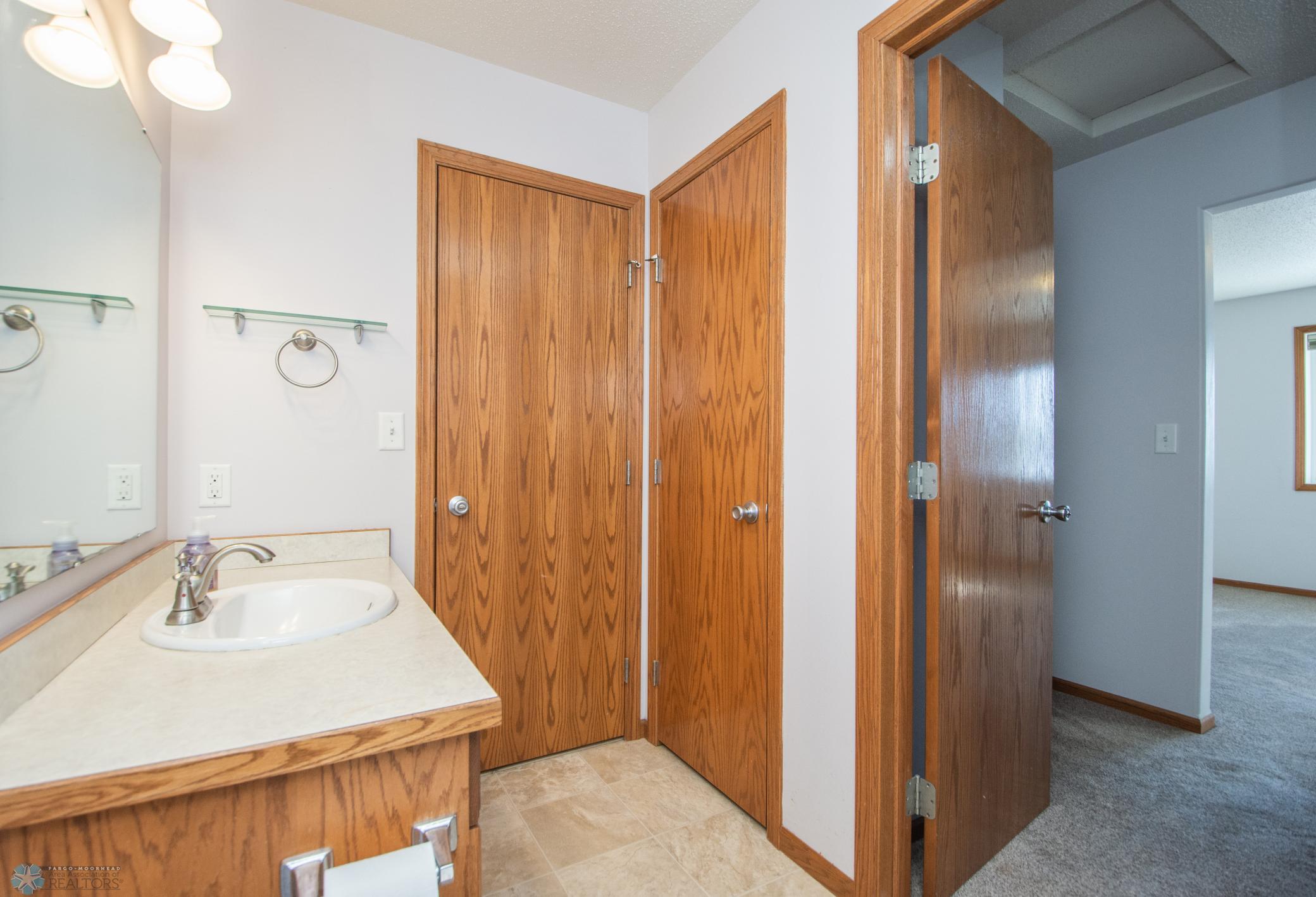 Hollywood bath storage
