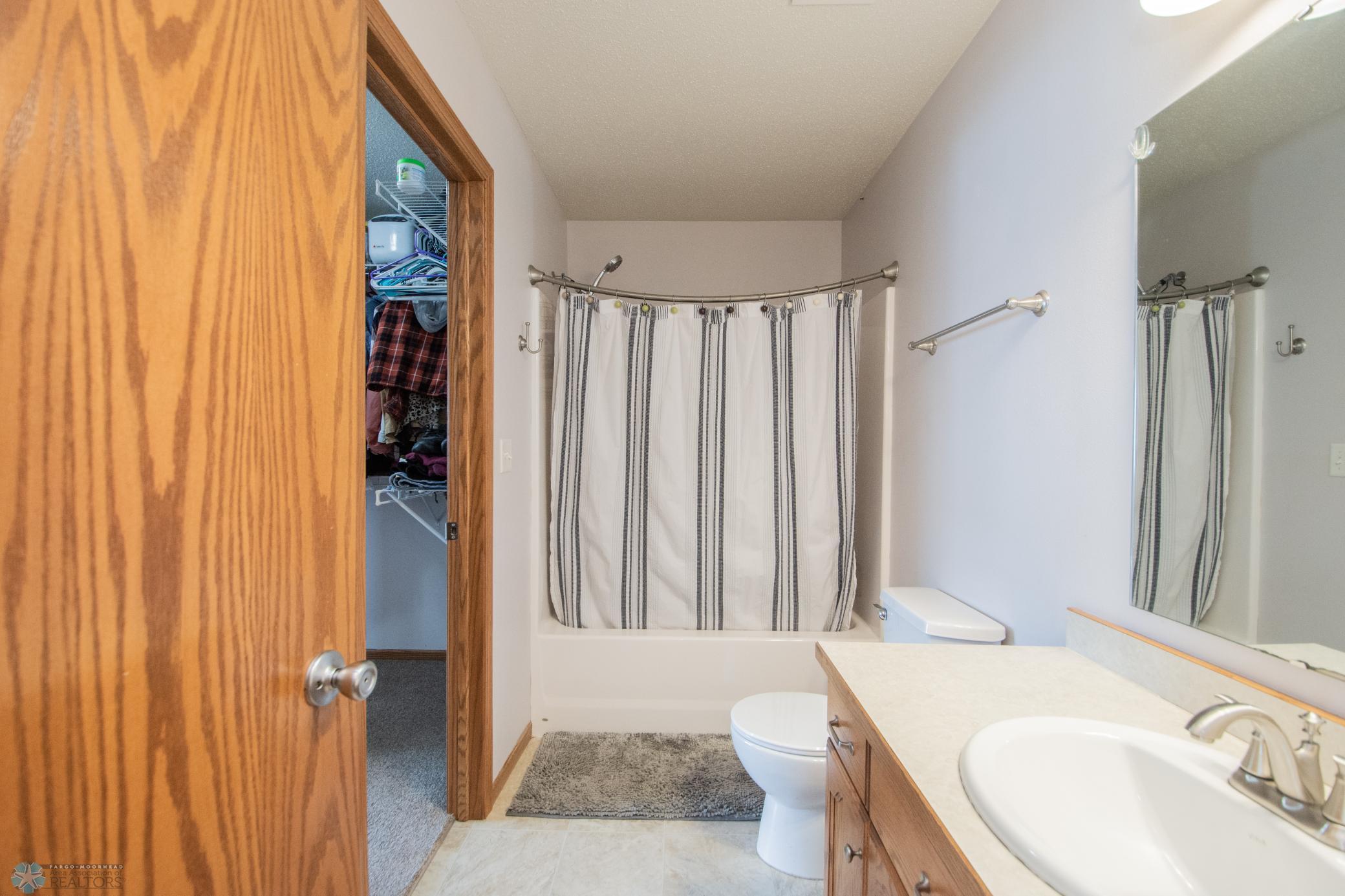 Hollywood bath to primary closet