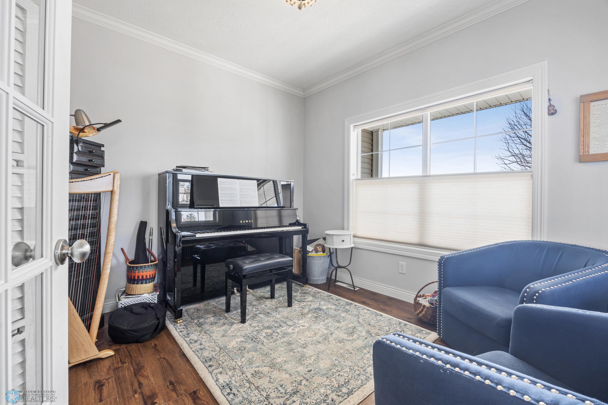 Office/Bonus Room on main