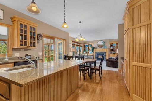 Open to informal dining, family and sun rooms!