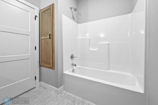 Guest Tub/Shower Combo