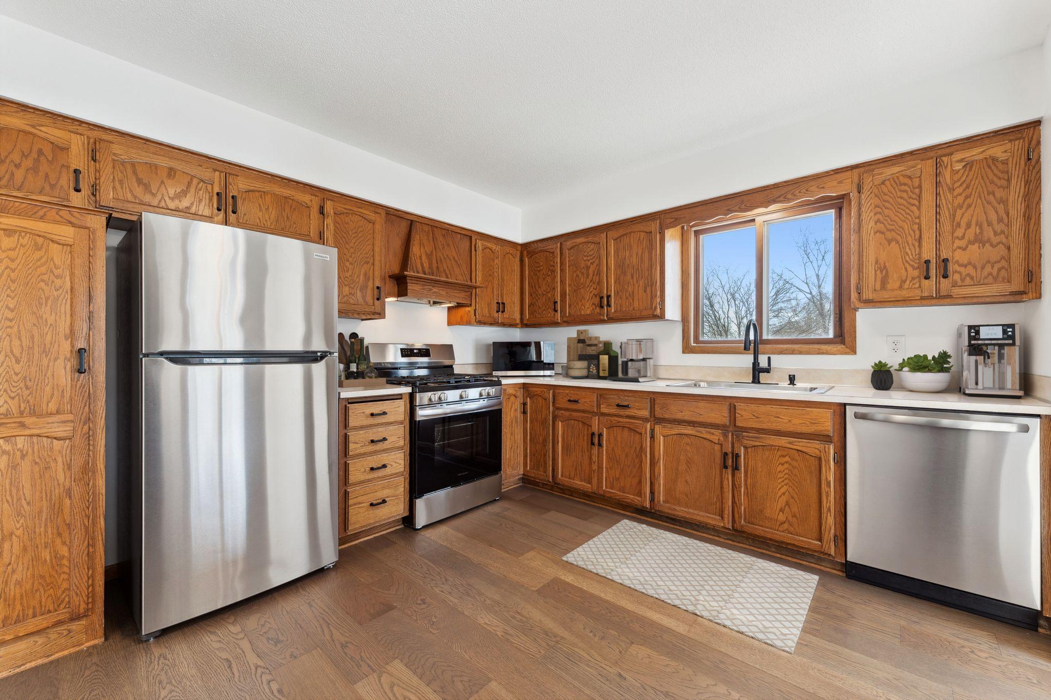 Virtually staged. New stainless appliances, flooring, sink and faucet.